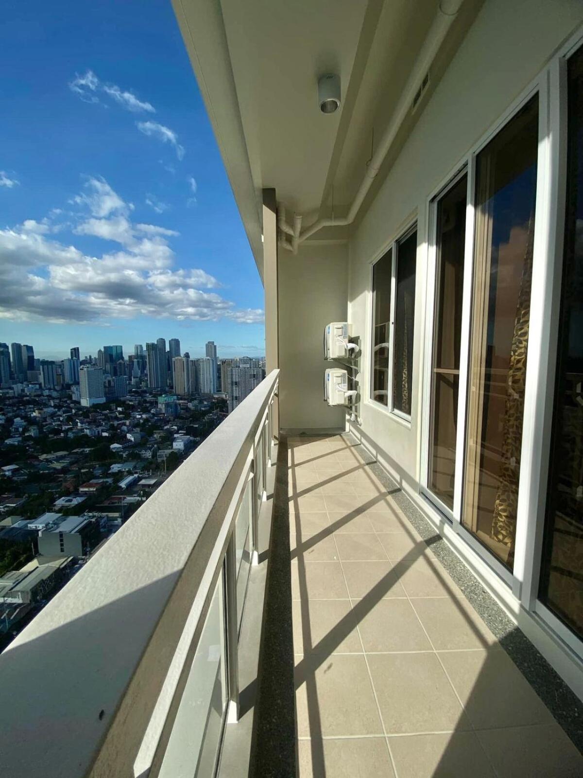 2br Penthouse With Bgc View, Boardgames, Videoke