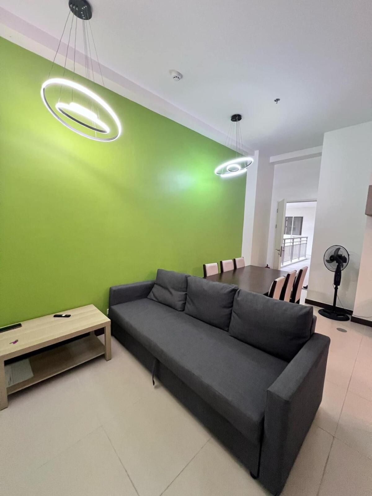 2br Penthouse With Bgc View, Boardgames, Videoke Apartment
